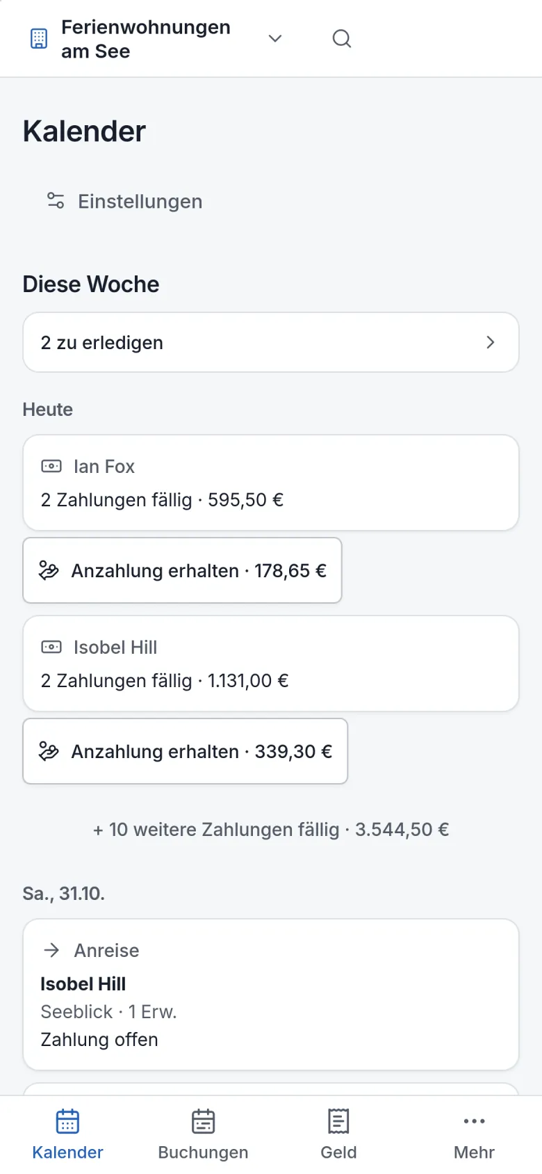 Die Kalender-Übersicht von Beispiel-Ferienwohnungen in Destmio auf dem Handy: fällige Zahlungen und Anreisen